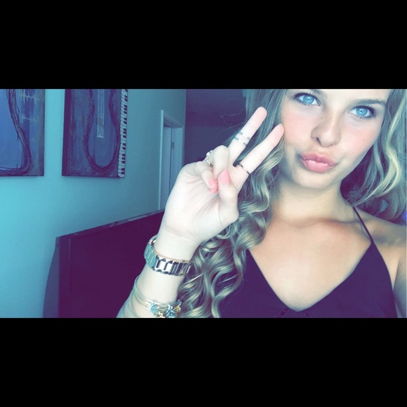 Profile Picture of Ellie Schieferle (@ellietasha) on Poshmark