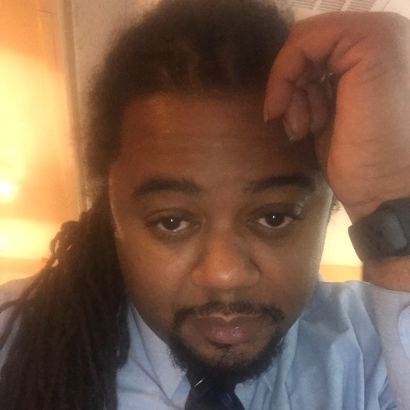 Profile Picture of Dennis Clark (@dennisclark2) on Poshmark