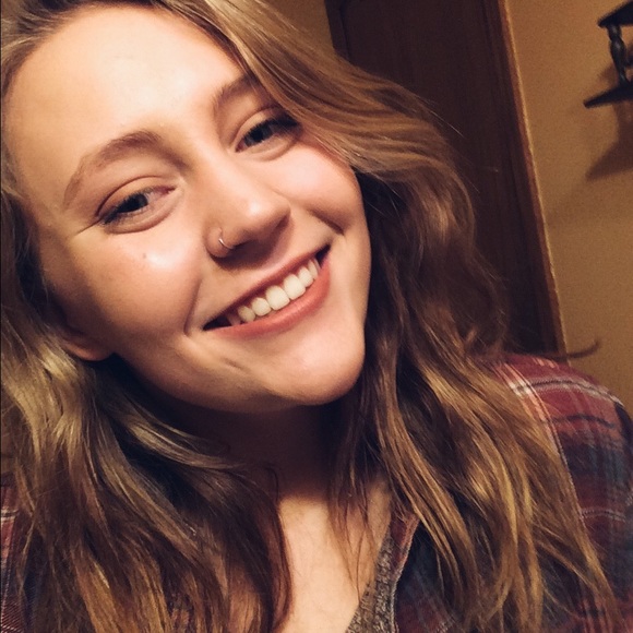 Profile Picture of Mikayla Engebritson (@mikaylaeng30) on Poshmark