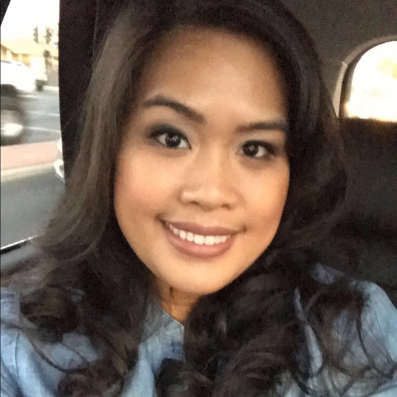Profile Picture of Monette Hoburn (@mo2thenette) on Poshmark
