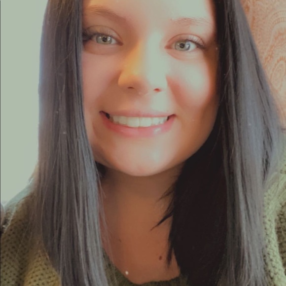 Profile Picture of Alexa Anderson (@knack_24) on Poshmark