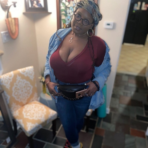 Profile Picture of Crystal Fabian (@sumthin2say) on Poshmark