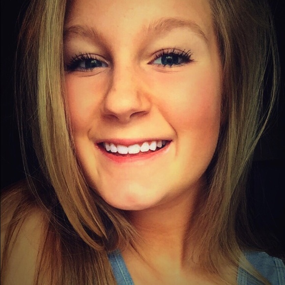 Profile Picture of Maggie Bolinger (@maggie_bolinger) on Poshmark