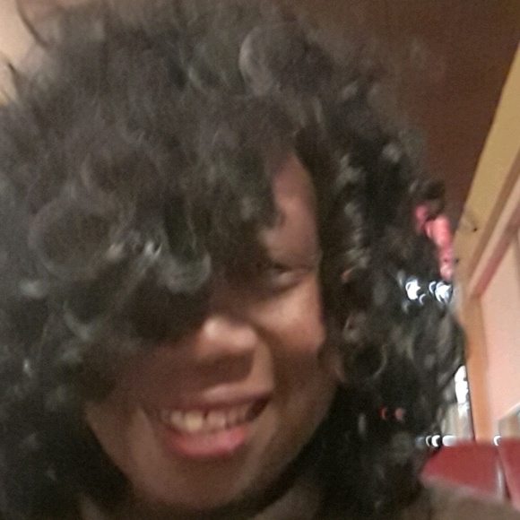 Profile Picture of Tracy Simmons (@tracysimmons260) on Poshmark