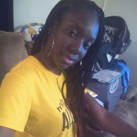 Profile Picture of Dominique Rollins (@dominiquerol487) on Poshmark