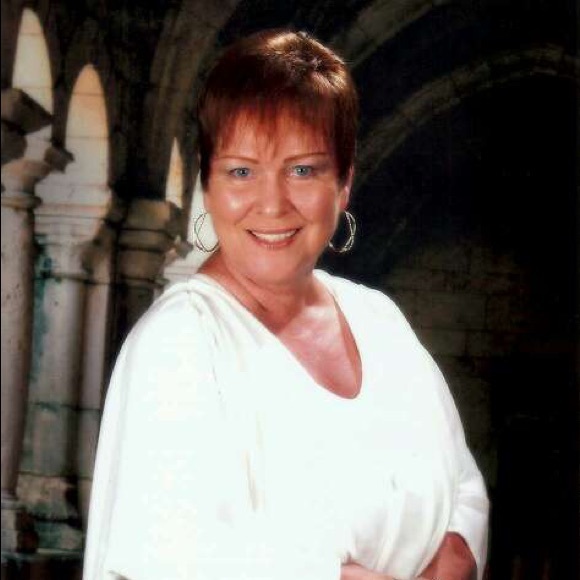 Twyla Braatz - Poshmark Profile Picture of Twyla Braatz (@tdbraatz) on Poshmark