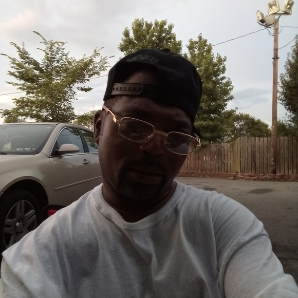 Profile Picture of James Rushing (@jamesrushing976) on Poshmark