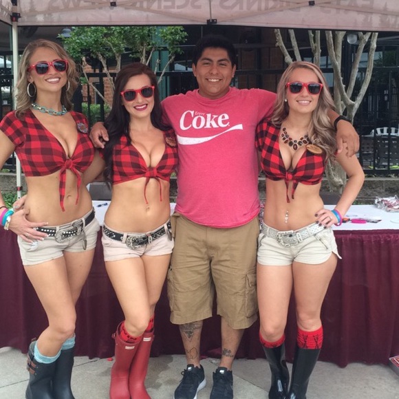 Profile Picture of Isaac Robledo (@yoisac) on Poshmark