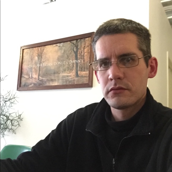 Profile Picture of Jonathan Hodges (@jonathandhodges) on Poshmark