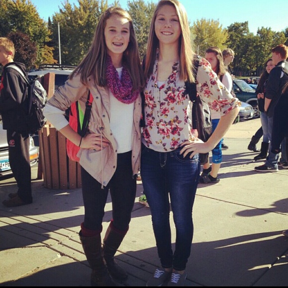 Profile Picture of Anneke Linser (@linser_15) on Poshmark