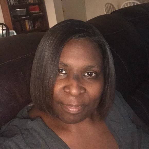 Profile Picture of Cindy Steverson (@cmcomer81) on Poshmark