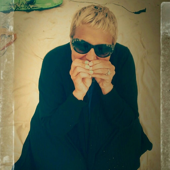 Profile Picture of Tonya Perry (@teachingtonya) on Poshmark