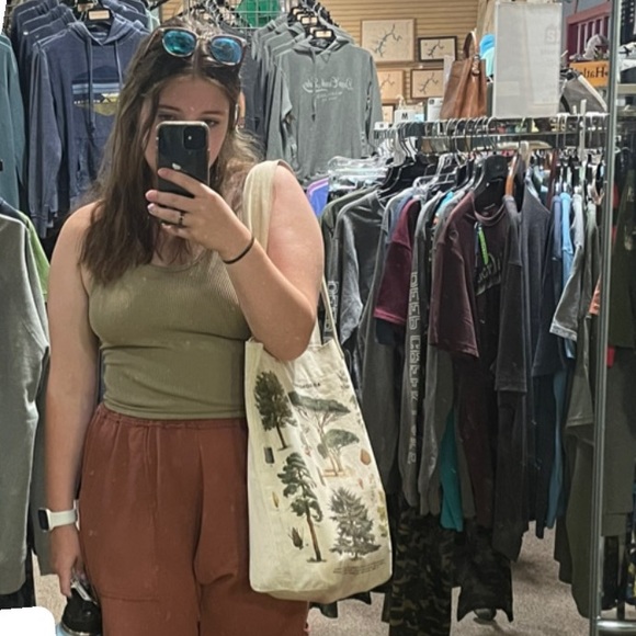 Profile Picture of Ella Amodei (@ellajune137) on Poshmark