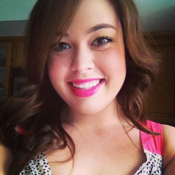 Profile Picture of Brianne Iversen (@sunshine_bri) on Poshmark