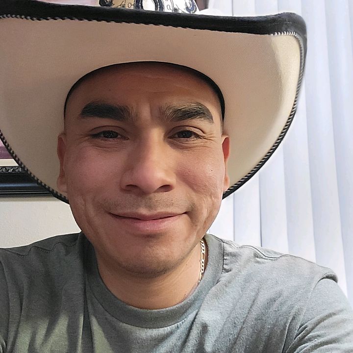 Profile Picture of Robin (@robysilva247) on Tiktok