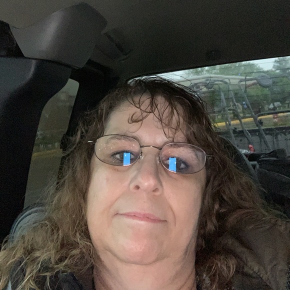 Lisa Bauswell - Poshmark Profile Picture of Lisa Bauswell (@lbauswell) on Poshmark