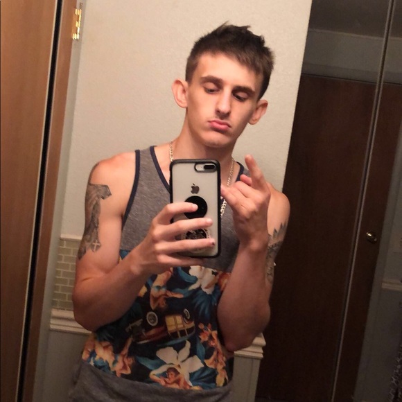 Profile Picture of Tyler Lindhurst (@tlindhurst) on Poshmark