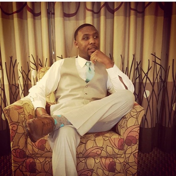 Profile Picture of Steven Greenlee (@stevengreenlee) on Poshmark