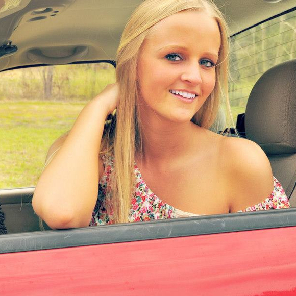 Profile Picture of Danielle Biro (@danielleking_14) on Poshmark