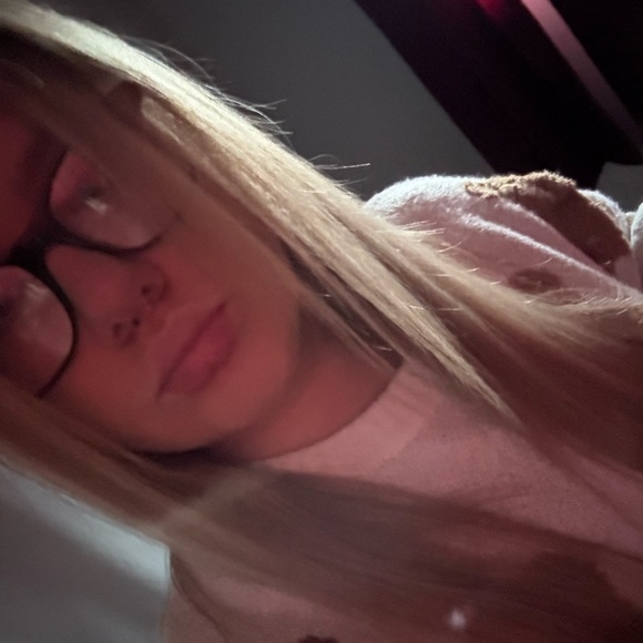 Profile Picture of Alexis Christoffel (@alexisrudy353) on Poshmark