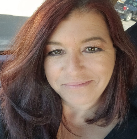 Profile Picture of April Claussen (@gjesies) on Poshmark