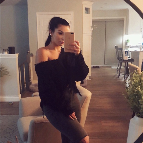 Profile Picture of Juliana Simon (@juliana_997) on Poshmark