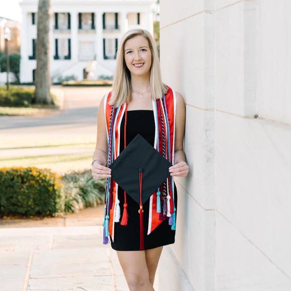 Profile Picture of Katy Aspinwall (@katyaspinwall) on Poshmark