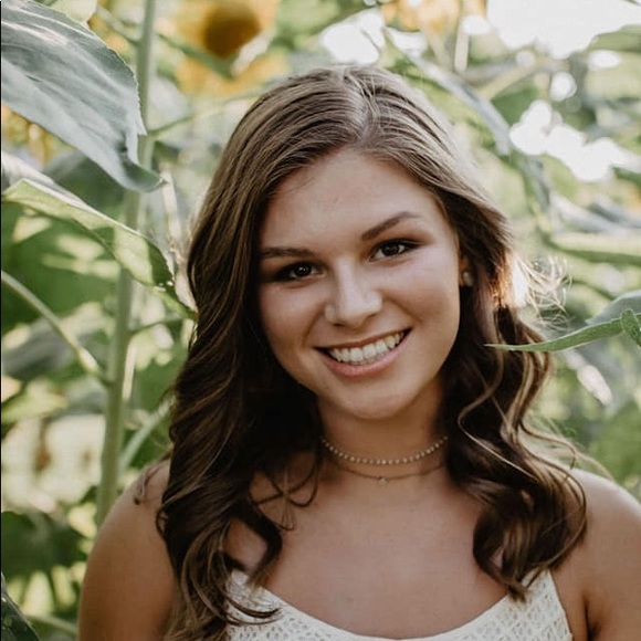 Profile Picture of Sara Fredley (@sarabfredley) on Poshmark