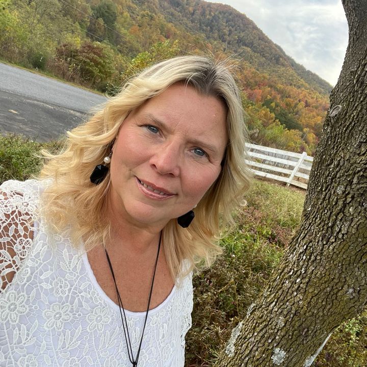Profile Picture of Shelleyrroberts (@shellrob2) on Tiktok