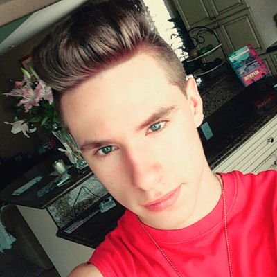 Profile Picture of Nick $ (@SimovichNick) on Twitter