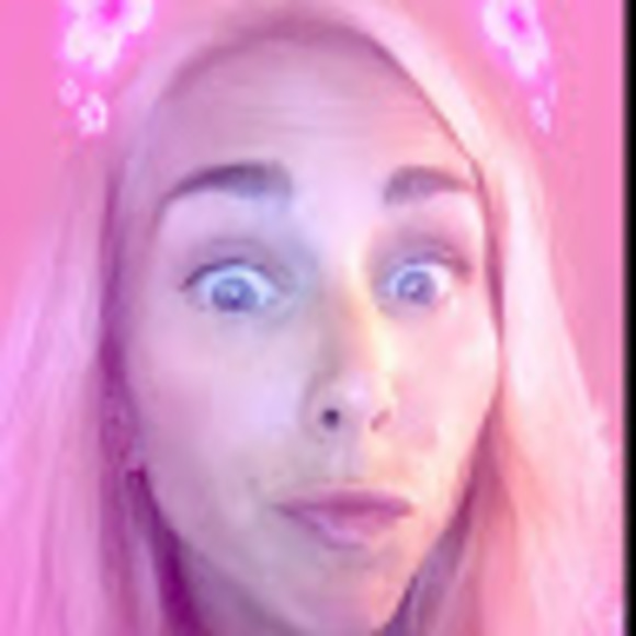 Profile Picture of Kimberly Alward (@kalward57) on Poshmark