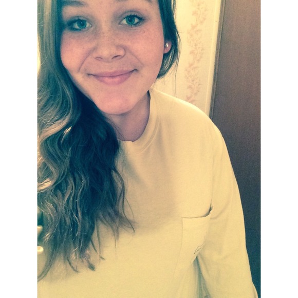 Profile Picture of Jessica Vining (@jessica_vining) on Poshmark