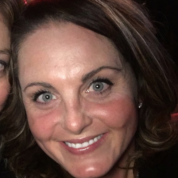 Profile Picture of Nicole Bauch (@nicole062576) on Poshmark