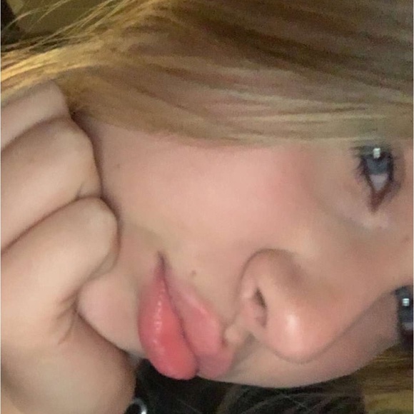 Profile Picture of Emily Daniels (@erinwhitfield) on Poshmark