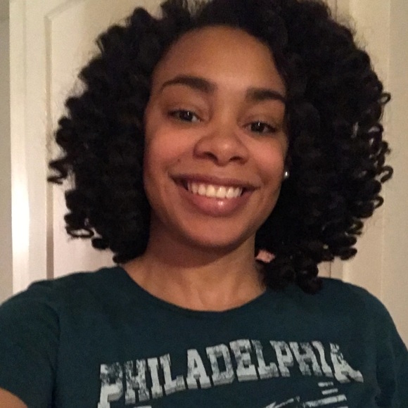 Profile Picture of Jenna Arnold (@robynjenn) on Poshmark
