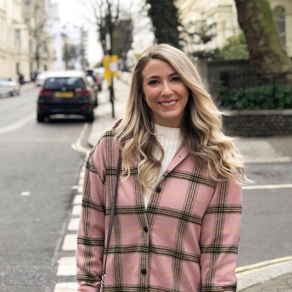 Profile Picture of Valerie Macchia (@valeriemacchia) on Poshmark