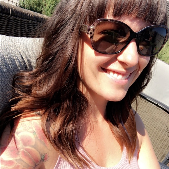 Profile Picture of Krystal Cook (@morpho226) on Poshmark