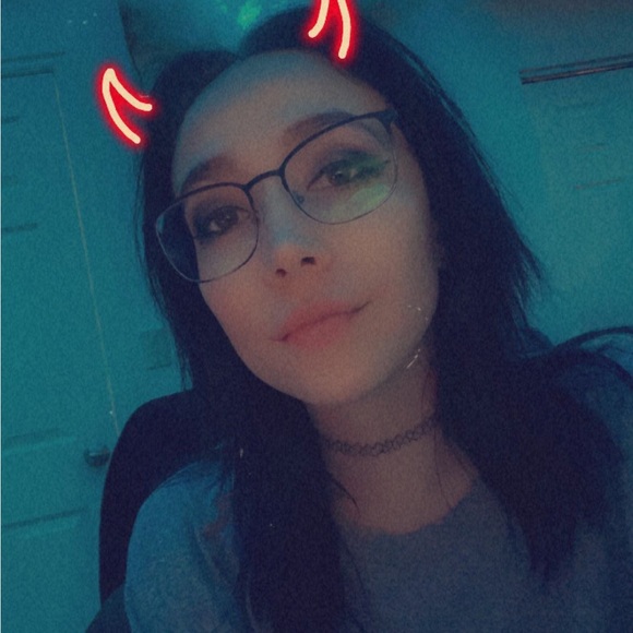 Profile Picture of Shelby Lindahl (@shelbyg319) on Poshmark