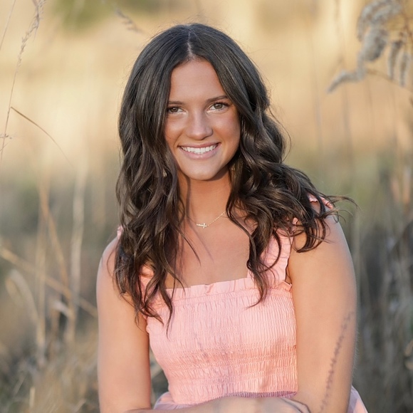 Profile Picture of Mackenzie Ritter (@mackenzierit987) on Poshmark
