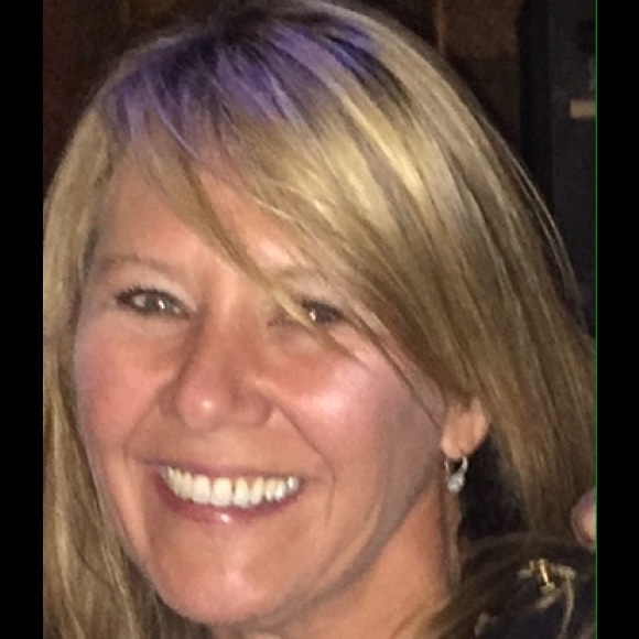 Profile Picture of Christina Pinette (@christinpinette) on Poshmark