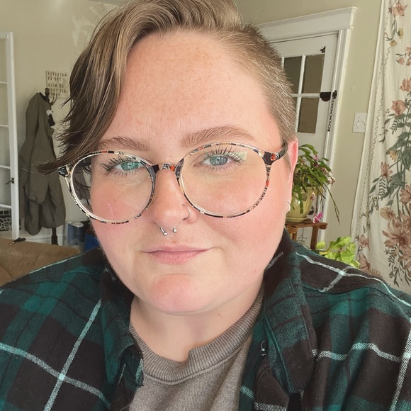 Profile Picture of Jenna Baldwin (@jennabelle13) on Poshmark