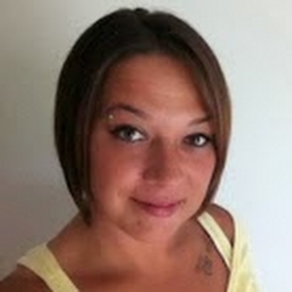 Profile Picture of Sarah Rathbone (@sarahrathbone) on Poshmark