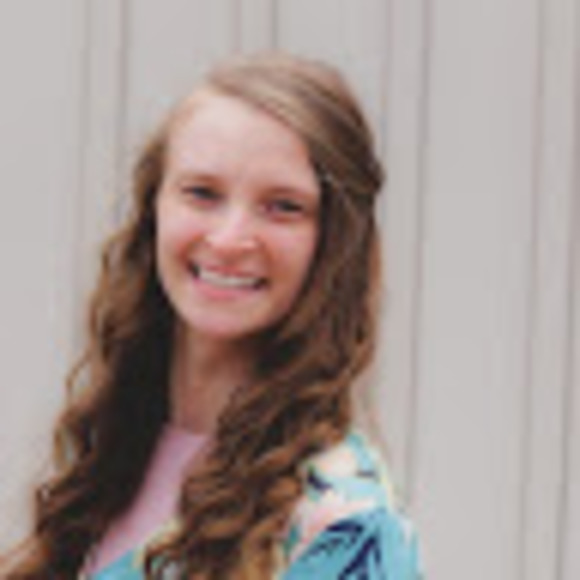 Profile Picture of Alicia Obstarczyk (@a_obstarczyk) on Poshmark