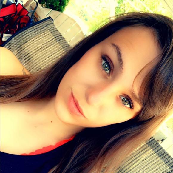 Profile Picture of Victoria Reynolds (@tlilly123) on Poshmark