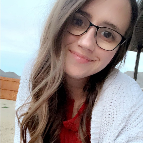 Profile Picture of Allison Tappana (@allisontappana) on Poshmark