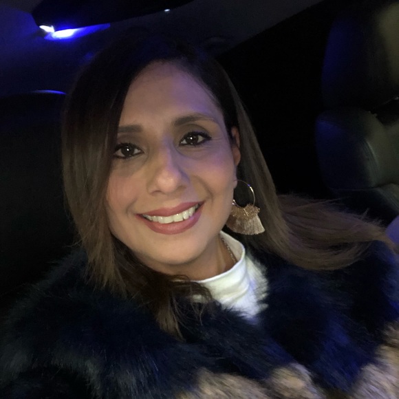 Profile Picture of Veronica Rodriguez (@u691611527) on Poshmark