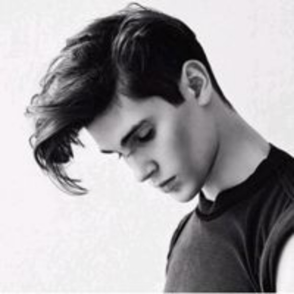 Profile Picture of Barton Jarred (@dlupgxfzp1) on Poshmark