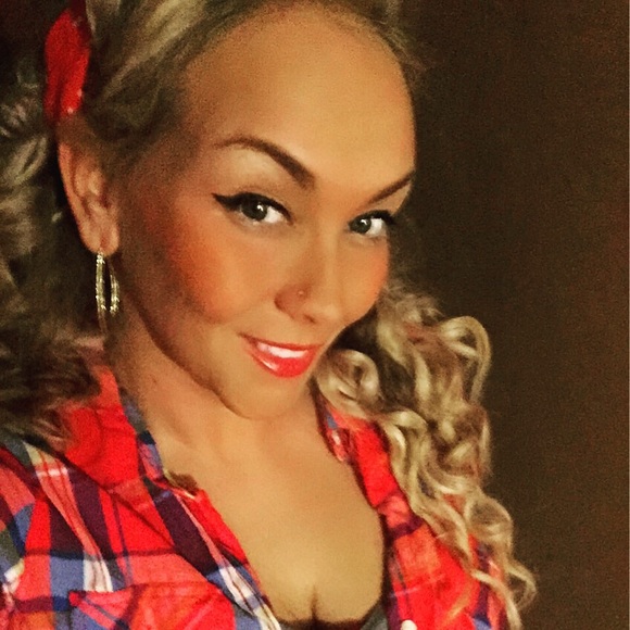 Profile Picture of Lisa Hargis (@leelee29lee) on Poshmark