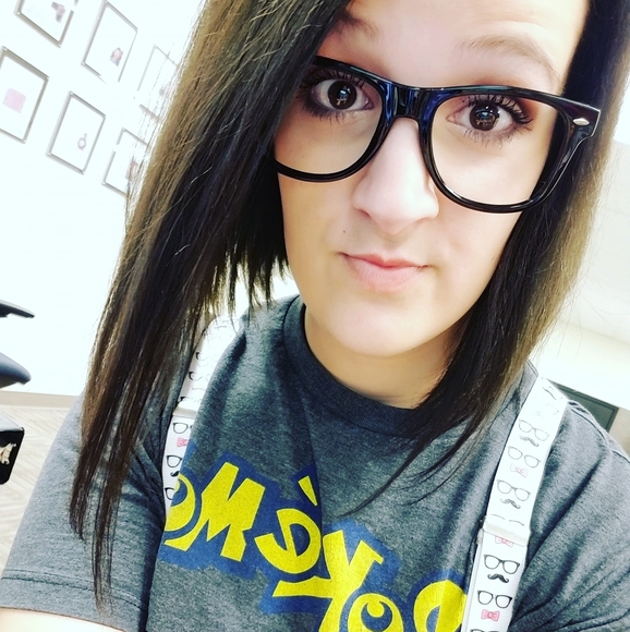 Profile Picture of Samantha Forsyth (@sforsyth1824) on Poshmark