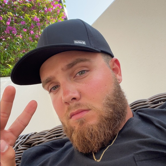 Profile Picture of Robert Van pampus (@vanpampusrobert) on Poshmark